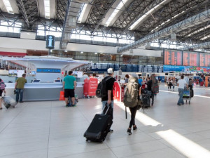 Provoz na letištích stoupá. Pražské letiště hlásí více než pětinásobný nárůst cestujících