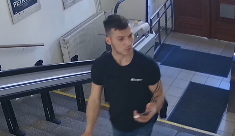 Mladík navštívil pražskou konzervatoř. Nedychtil po vzdělání, ale po lupu