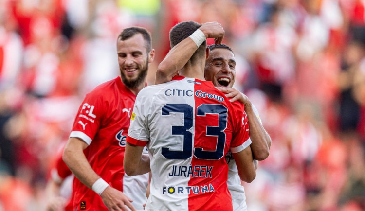 Slavia deklasovala Zlín 4:1. Má první ligovou výhru