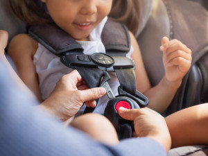 O prázdninách dochází k největšímu počtu nehod s dětmi v autě, jde až o dvojnásobek