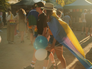 FOTOGALERIE: Praha září duhou. Proběhlo slavnostní zahájení Prague Pride