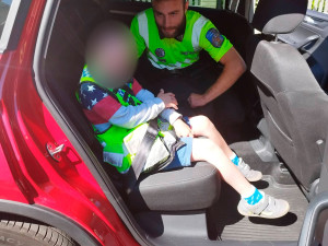 Strážníci hledali chlapečka s psychickou poruchou. Jeho pozornost si získalo vybavení služebního auta