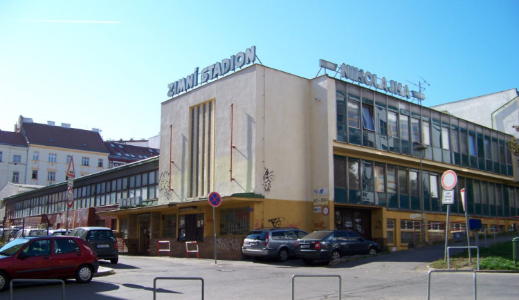 Nejstarší fungující zimní stadion v Praze končí. Nikolajku má nahradit nová hala