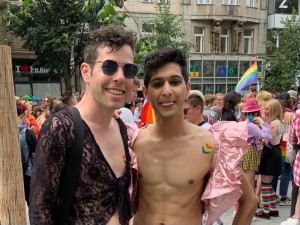 VIDEO: Vrchol Prague Pride je tady! Obří průvod hrdosti prochází Prahou