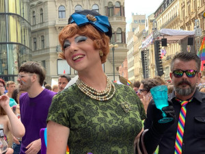 VIDEO: Vrchol Prague Pride je tady! Obří průvod hrdosti prochází Prahou