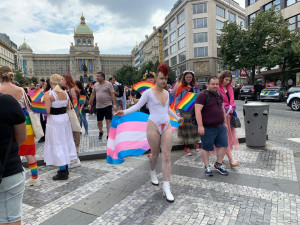 VIDEO: Vrchol Prague Pride je tady! Obří průvod hrdosti prochází Prahou