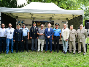 Výstava fotografií na Kampě připomíná kulaté výročí stoleté vody v Praze
