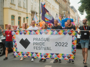 FOTOGALERIE: Duhový průvod prošel Prahou. Podívejte se na ty nejlepší momentky