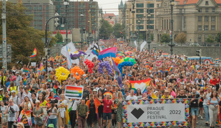 FOTOGALERIE: Duhový průvod prošel Prahou. Podívejte se na ty nejlepší momentky