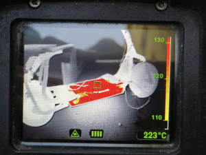 Ve sklepě domu v Praze hořela elektrokoloběžka. Jeden člověk skončil v péči záchranářů