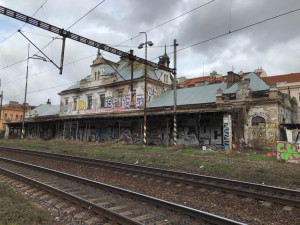 Nový majitel vyšehradského nádraží z Kypru slibuje opravy. Začít se má v září