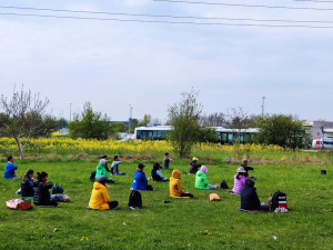 Jak se bránit před duchy a proč se jí slepice i s pařáty? Přečtěte si reportáž ze Sapy