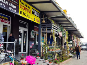 Jak se bránit před duchy a proč se jí slepice i s pařáty? Přečtěte si reportáž ze Sapy