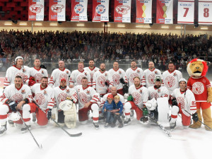 Pastrňák v bráně a góly Červenky. Rozlučka Bednáře a Tomici zaplnila Eden