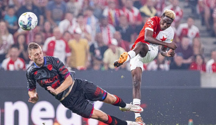 Slavia postoupila do základní skupiny Konferenční ligy.