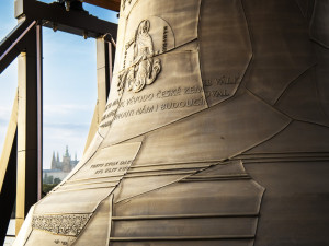 Prahou se rozezněl hlas nového zvonu, který symbolizuje zvony zabavené za války