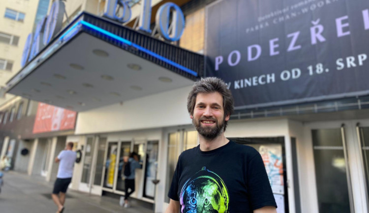 (Ne) obyčejní: Programový ředitel nemá rád kino bez lidí. Po práci na Febiofestu a v České televizi si v Aeru žije svůj sen