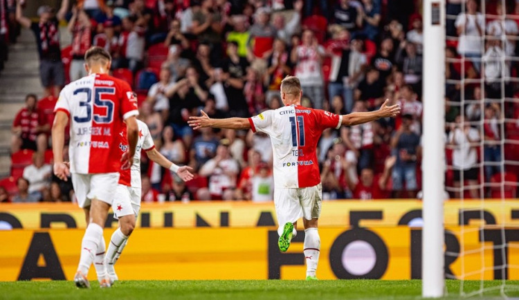 Slavia rozdrtila Teplice 6:0 a je v čele tabulky první ligy