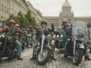FOTOGALERIE: Stovky motorkářů projely Prahou. Podívejte se na fotky