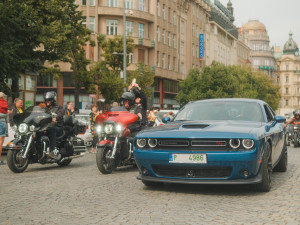 Fotogalerie: Prahou projely stovku motorkářů