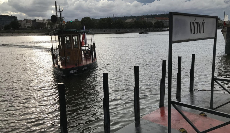 Záchranáři našli na hladině Vltavy mrtvolu. Případ řeší policie