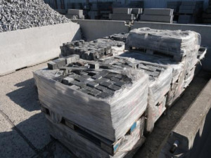 Na Žižkově odhalili nový památník z rozřezaných židovských náhrobků