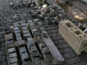 Na Žižkově odhalili nový památník z rozřezaných židovských náhrobků