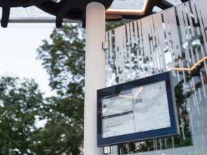 U Výstaviště je první zastávka vyrobená pomocí 3D tisku. Z betonu ji robot vytvořil za den a půl