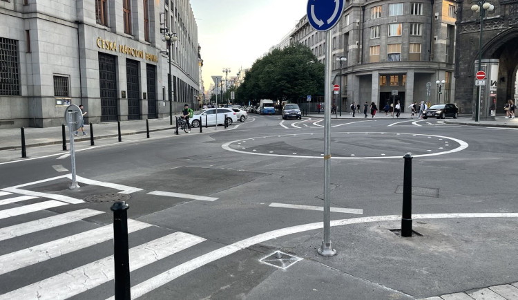 Kruhový objezd u Prašné brány