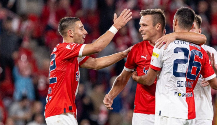 Slavia dala tři góly už v první půli.
