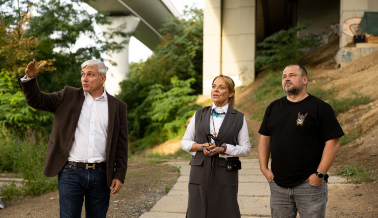 Na pozemcích Dagmar Havlové pod barrandovskou estakádou bude skateboardová katedrála