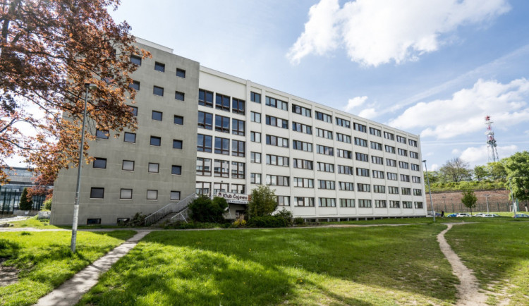 O koleje VŠ je letos velký zájem, kvůli drahotě tam ale školy chtějí šetřit