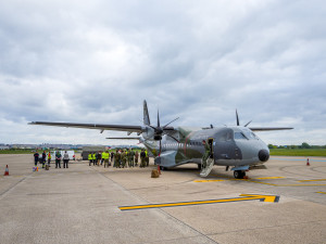 V pražské zoo už je Mojina dcera Duni. Přiletěla vojenským letounem