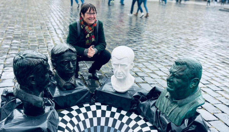 Na Staromáku vznikl Mafiánský sloup. Zdobí ho Babiš, Bém, Janoušek a Rittig