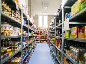 Šampon, rohlík i nabíječka. Zboží se k vám nyní přes Wolt Market dostane do 30 minut po celé Praze!