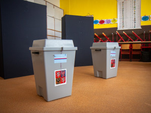VOLBY 2022: Začíná druhý den voleb. Češi rozhodnou o složení městských a obecních zastupitelstev