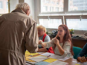 VOLBY 2022: Začíná druhý den voleb. Češi rozhodnou o složení městských a obecních zastupitelstev