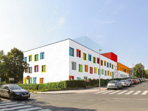 Evička díky škole překonává své postižení, místa pro další děti však chybí