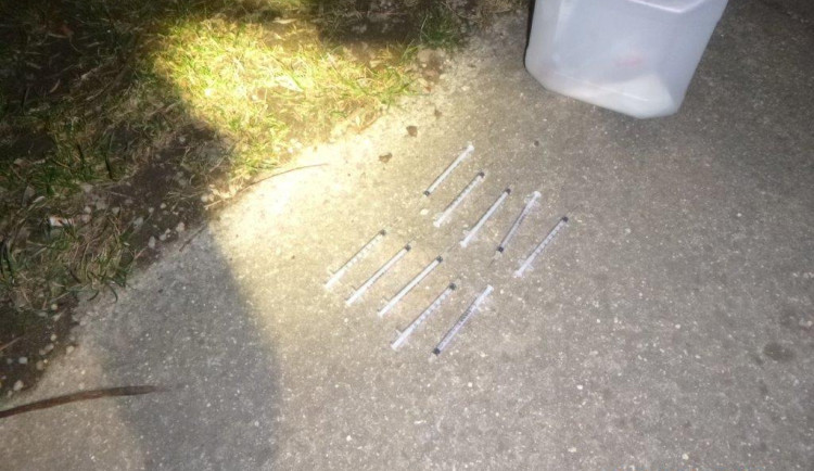 Budějčtí strážníci posbírali tento rok už přes devět stovek injekčních stříkaček