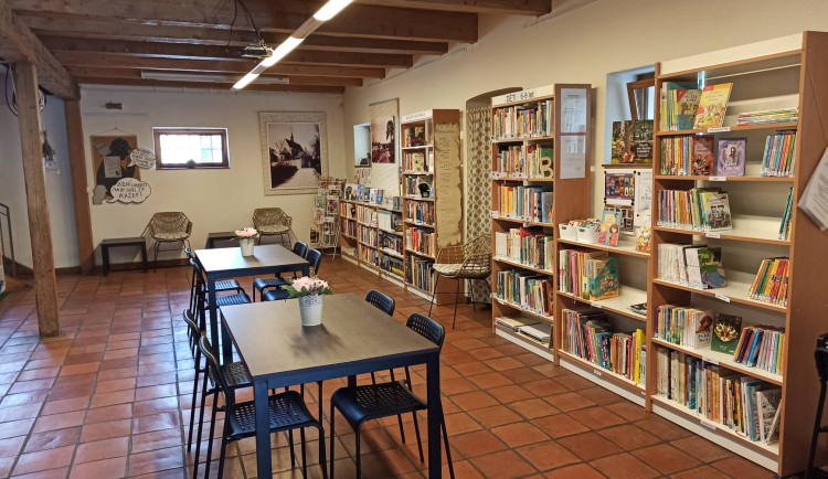 V knihovně pořádají i charitativní akce.