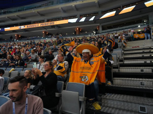 Hvězdy NHL září v Praze. Hertl vzal syna na led a ukázal Prahu spoluhráčům