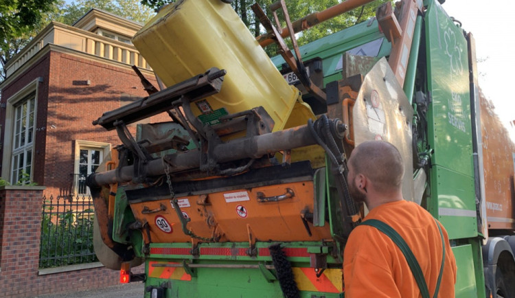 Z plastového odpadu Pražanů bude olej na výrobu nových plastů