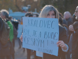FOTOGALERIE: Lidé demonstrovali před ruskou ambasádou. Chtějí vrátit Kaliningrad Česku