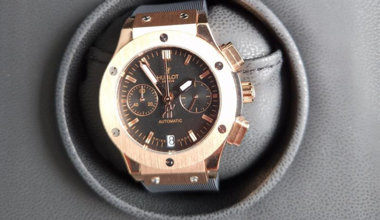 Hodinky měly letět až do Ázerbajdžánu.