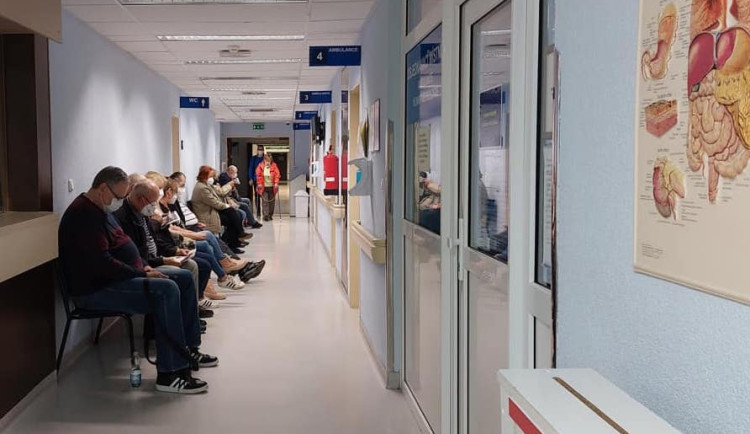 V IKEMu by lidé měli nosit respirátory také.