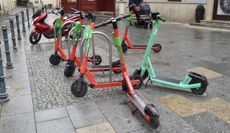 Brno řeší sdílené koloběžky. Určíme přesná místa pro parkování, slibuje