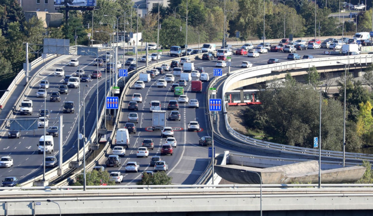 Skončila první etapa oprav Barrandovského mostu. Jezdí se všemi směry