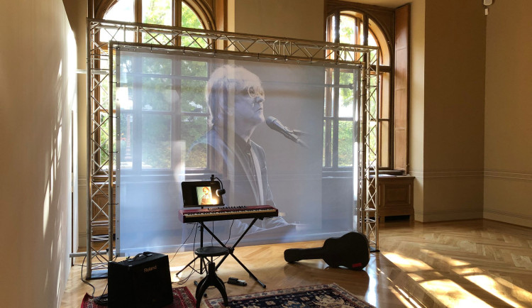 Lidé uvidí Žbirkovy klávesy i kytaru.