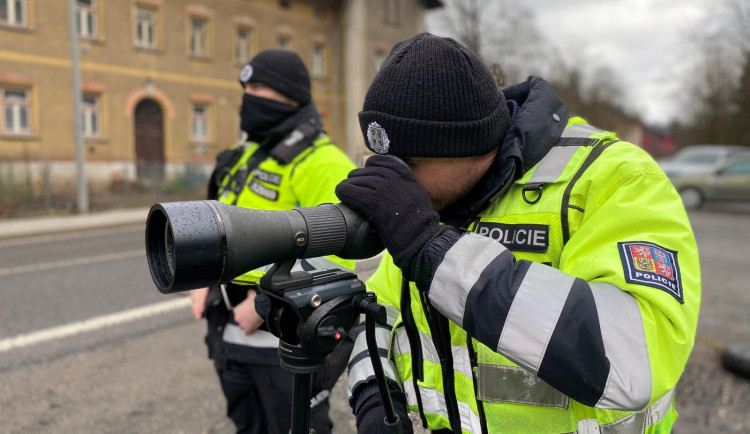 Policisté kontrolovali řidiče, třetina z nich se dopustila přestupku. Mnoho řidičů se za volantem nepřipoutá