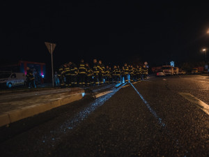 Hasiči a vojáci v Praze zkoušeli stavbu protipovodňových zábran